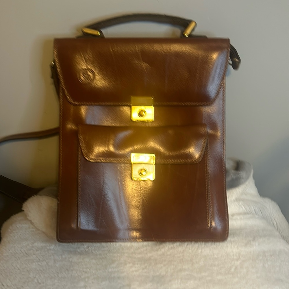 Gregory handmade leather made in Greece w/locks